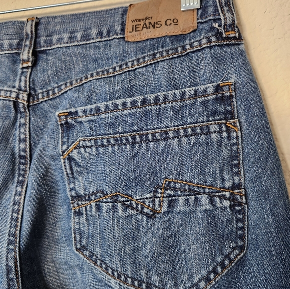 Men's Wrangler Jeans Co. Medium Wash Straight Leg Denim Jeans Size 32x32 - Picture 4 of 6